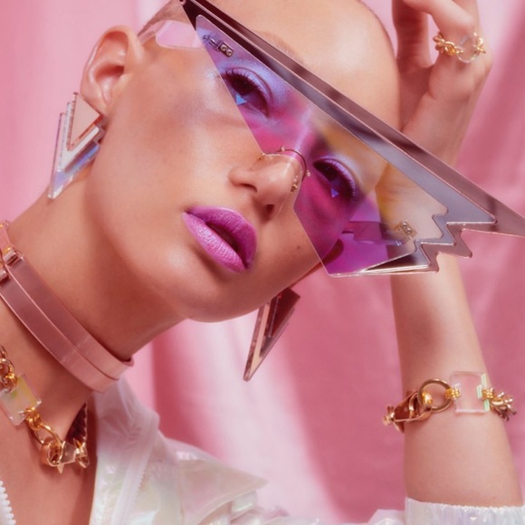 ISLYNYC LUXE RUNWAY LADY GAGA Holographic Glasses - Picture 6 of 10